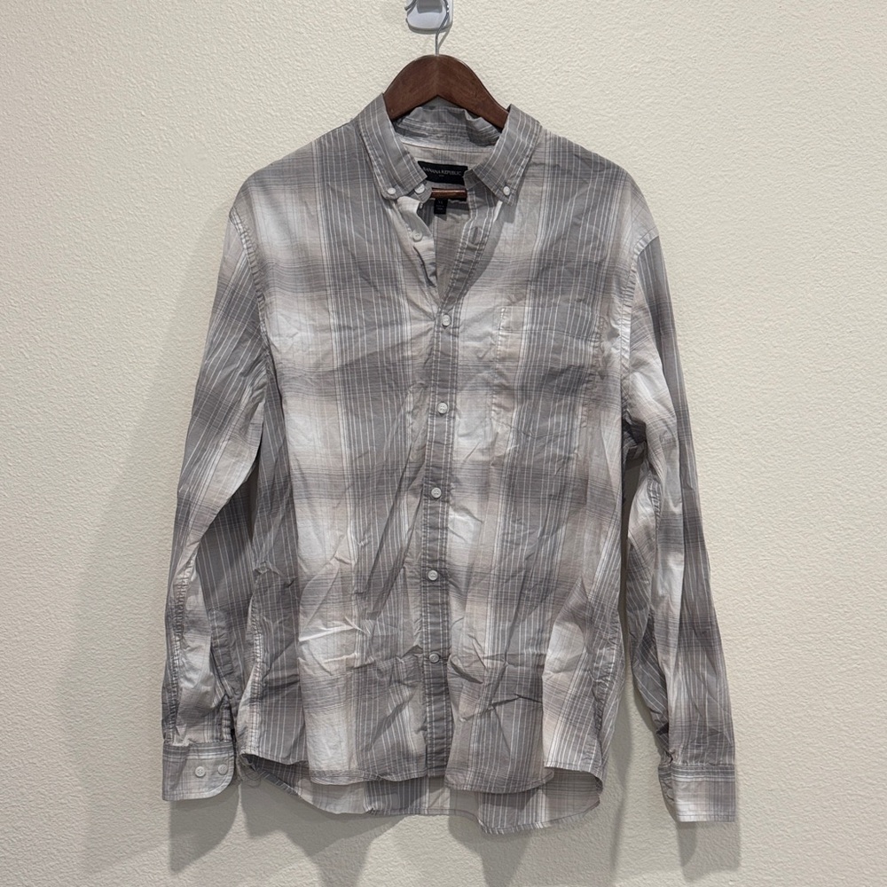 Banana Republic Gray Plaid Casual Button Down Shirt